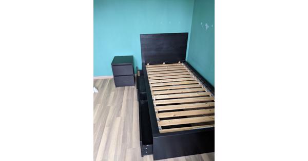 IKEAbed met nachtkastje