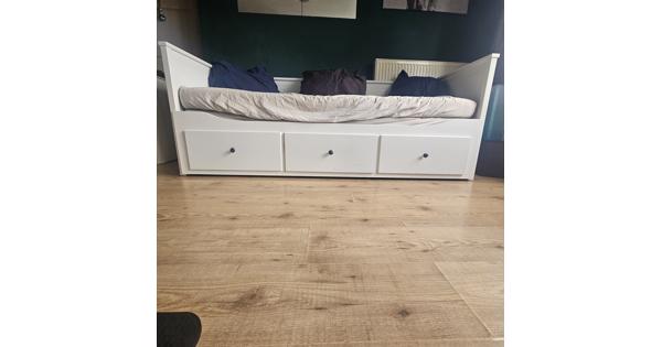 De populaire bedbank met opbergruimte
