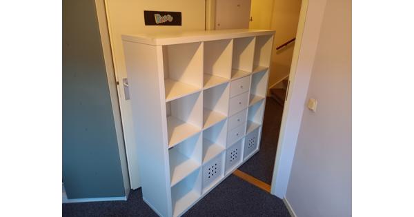 Ikea Kallax 4 x 4, met mogelijkheid voor bureau