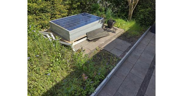 8 zonnepanelen en omvormer