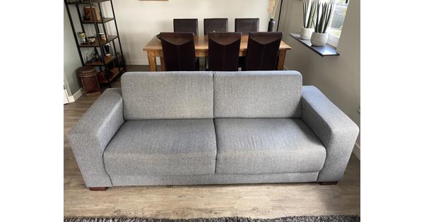 Gratis: mooie grijze bank en bijpassende fauteuil