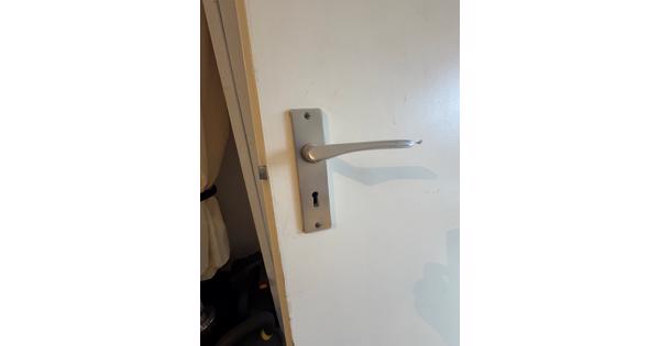 Twee opdekdeuren