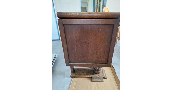 Oude dressoir kast
