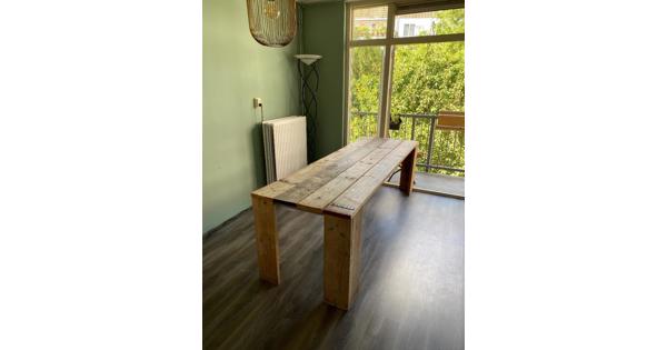 Lange stijgerhouten tafel