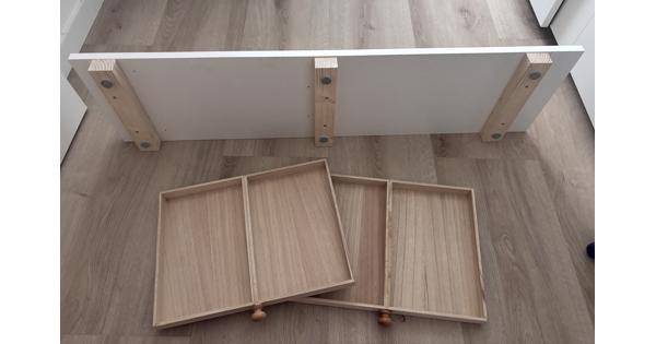 Plank met laatjes (voor op een bureau)