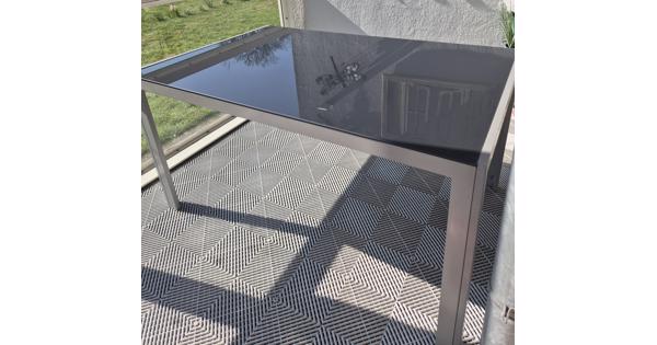 Tuintafel met veiligheidsglas