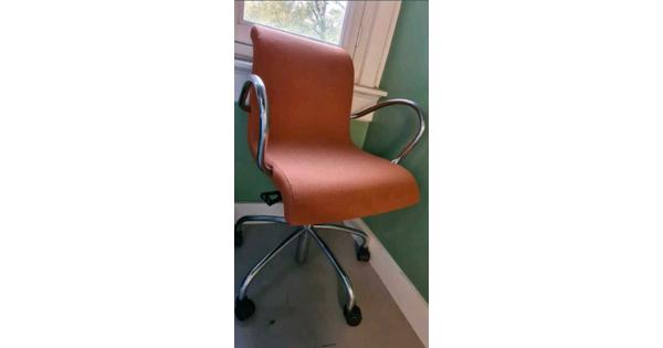 Oranje stoelen 