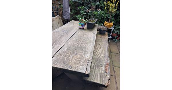 Picknicktafel met banken