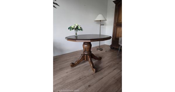 Ronde, eiken eettafel