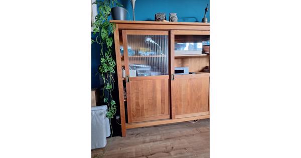 Oude houten kast