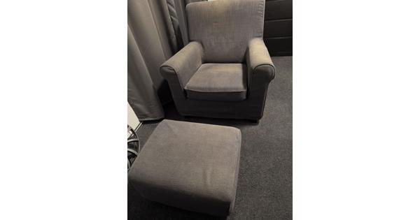 Gratis af te halen: fauteuil met voetenbankje 
