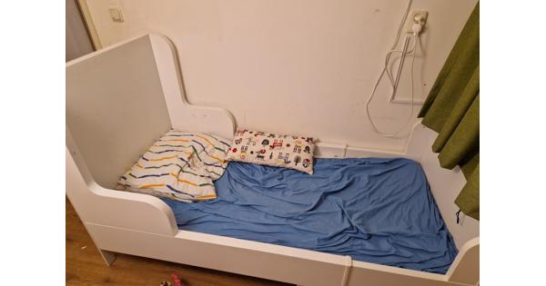 Uitschuifbaar kinderbed van ikea inclusief matras 