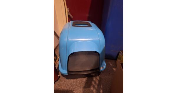 Klein kattenbed en kattenbak