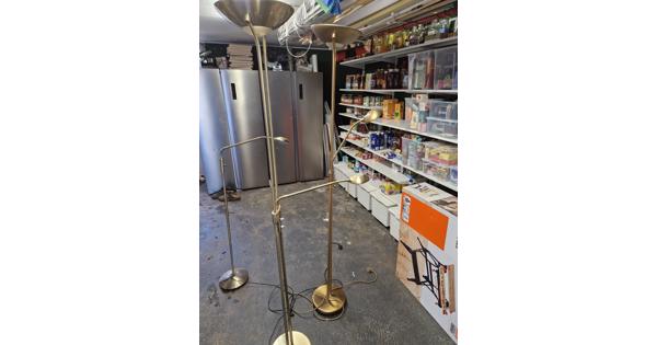 Staande lamp uplight met leeslamp.  Beide voorzien van dimmers