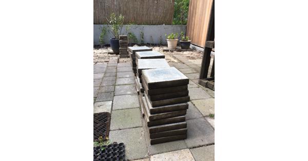 30 x 30 beton tegels, circa 100 stuks