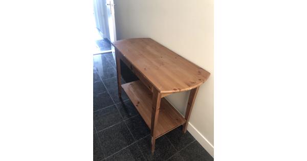 Houten tafel met la