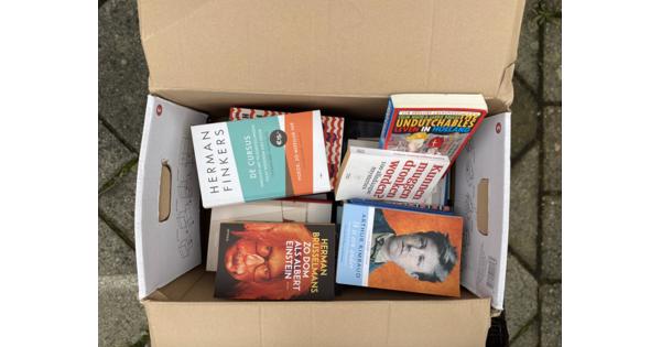 CIRCA 80 BOEKEN, AF TE HALEN IN AMSTERDAM-NOORD in Amsterdam - Boeken