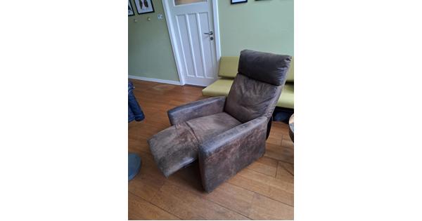 Twee fijne leren relaxstoelen