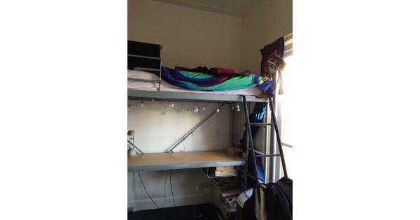 Eenpersoons hoogslaper Ikea met bureau