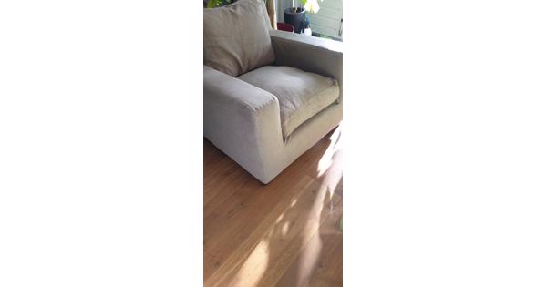 Twee fauteuils in kleur Taupe