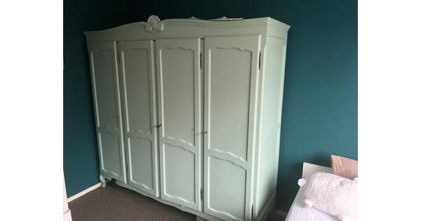 Klerenkast met veel opbergruimte