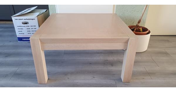 Zware houten bijzettafel