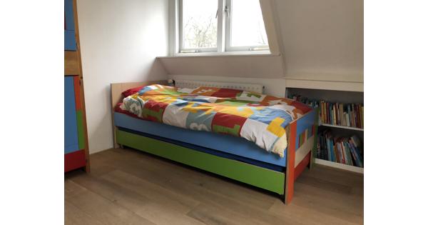 Bed & logeerbed 200x80 hout/kleurrijk 