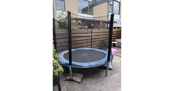 Trampoline zoekt nieuwe tuin