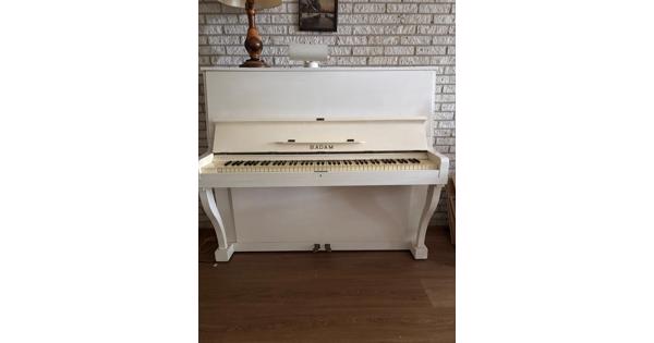 Witte B. Adams piano