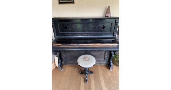 Antieke piano