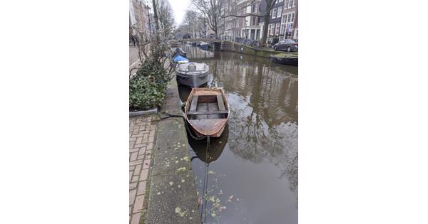 Stalen bootje "Heintjeslik" (5 pers.; 3,8 x 1,4m)