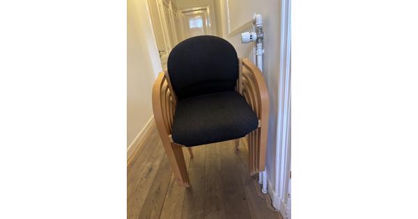 Stoelen met stoffe zitting (gratis!) 