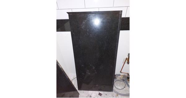 Mooi, zwart keukenblad van zwaar materiaal