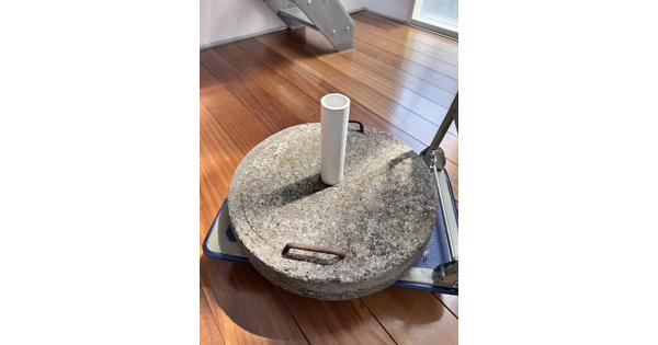 Stoere betonnen parasolvoet (75kg)