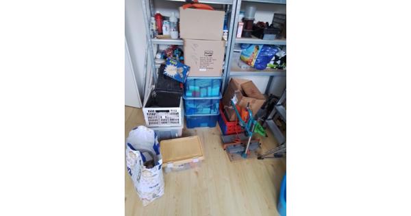 Allerhande bouwmateriaal, gereedschap.