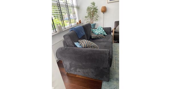 Bruine stoffen bank
