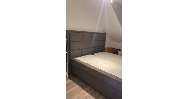 Boxspring 180x200 (hoofdbord 200cm) 