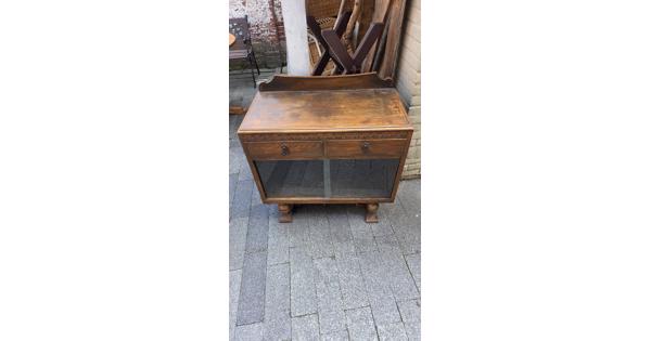 Gangkast. Kleine kast. Kastje. Dressoir.