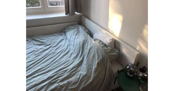 IKEA bedframe (140 x 220) en matras.