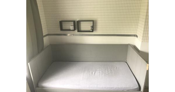 Mooi houten bed  met lade incl bedbodem en matras