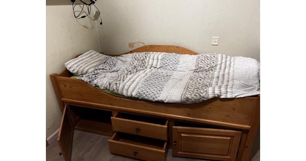 Kinderbed met opbergvakken en lades