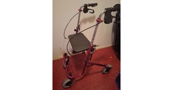 Rollator licht van gewicht.  Zgan