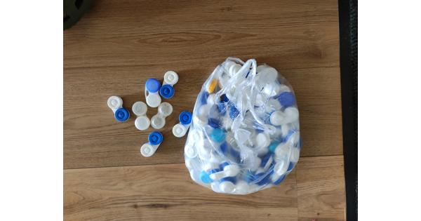 Lege en ongebruikte contactlenshouders