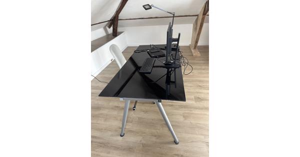 Zwart bureau / eettafel