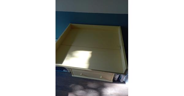Leuke gele commode kast met laden