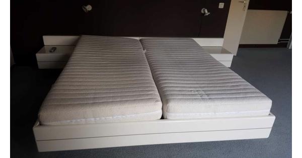 2-persoons auping bed met matrassen en elektrische verstelbare lattenbodems