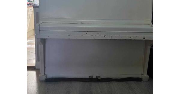 Gratis af te halen: Duitse piano Robert Luedtke (Berlin-Spandau)