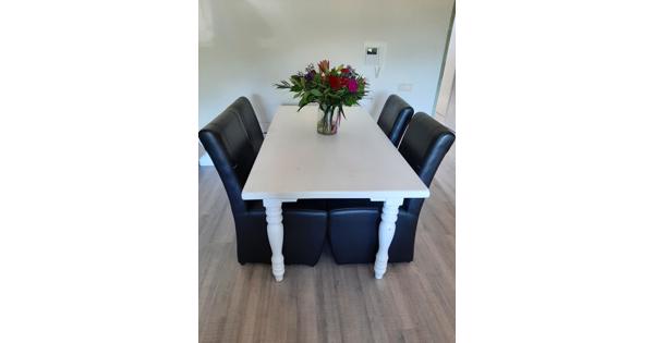Complete eethoek tafel en 4 stoelen 