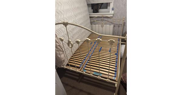 Bedframe en berstelbare lattenbodems