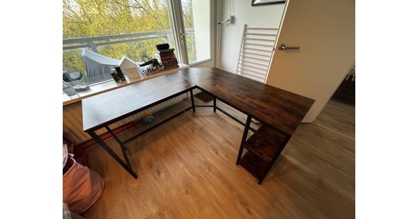 Bureau hout look nog in top staat